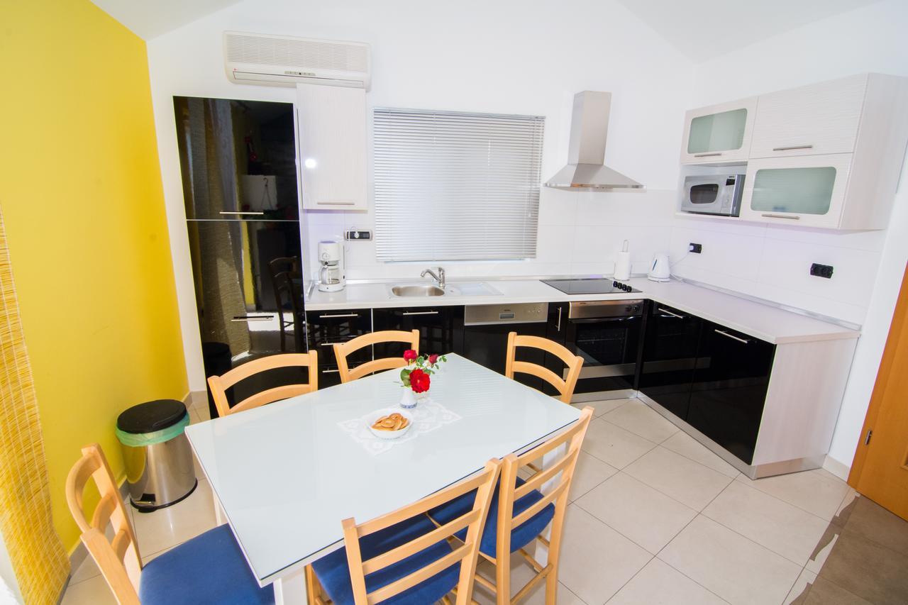 Apartments Ruzica Pinezići エクステリア 写真